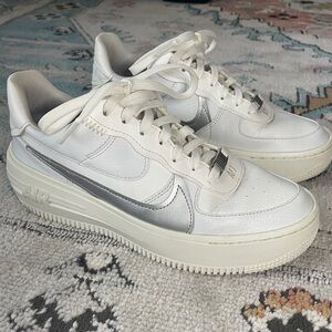 Nike Air Force 1 PLT.AF.ORM Women Size 8 White Silver